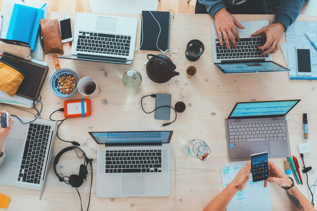A checklist with the top 10 Project Management time-saving strategies.